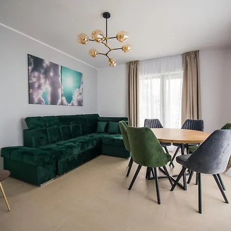 Promenada Apartments 2 *